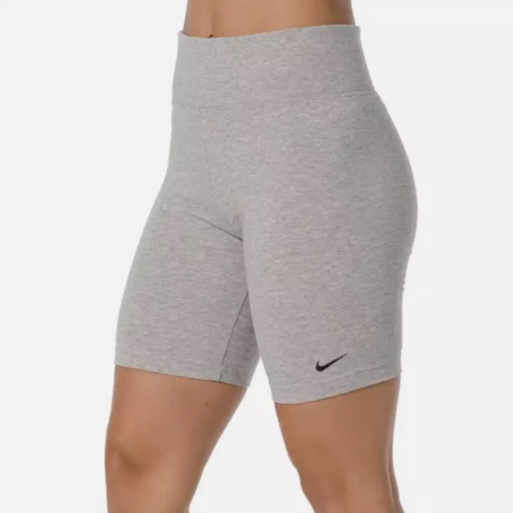 * NWT Tight fit Nike Sportswear Essential Women's Mid-Rise Bike Shorts 2XL plus
